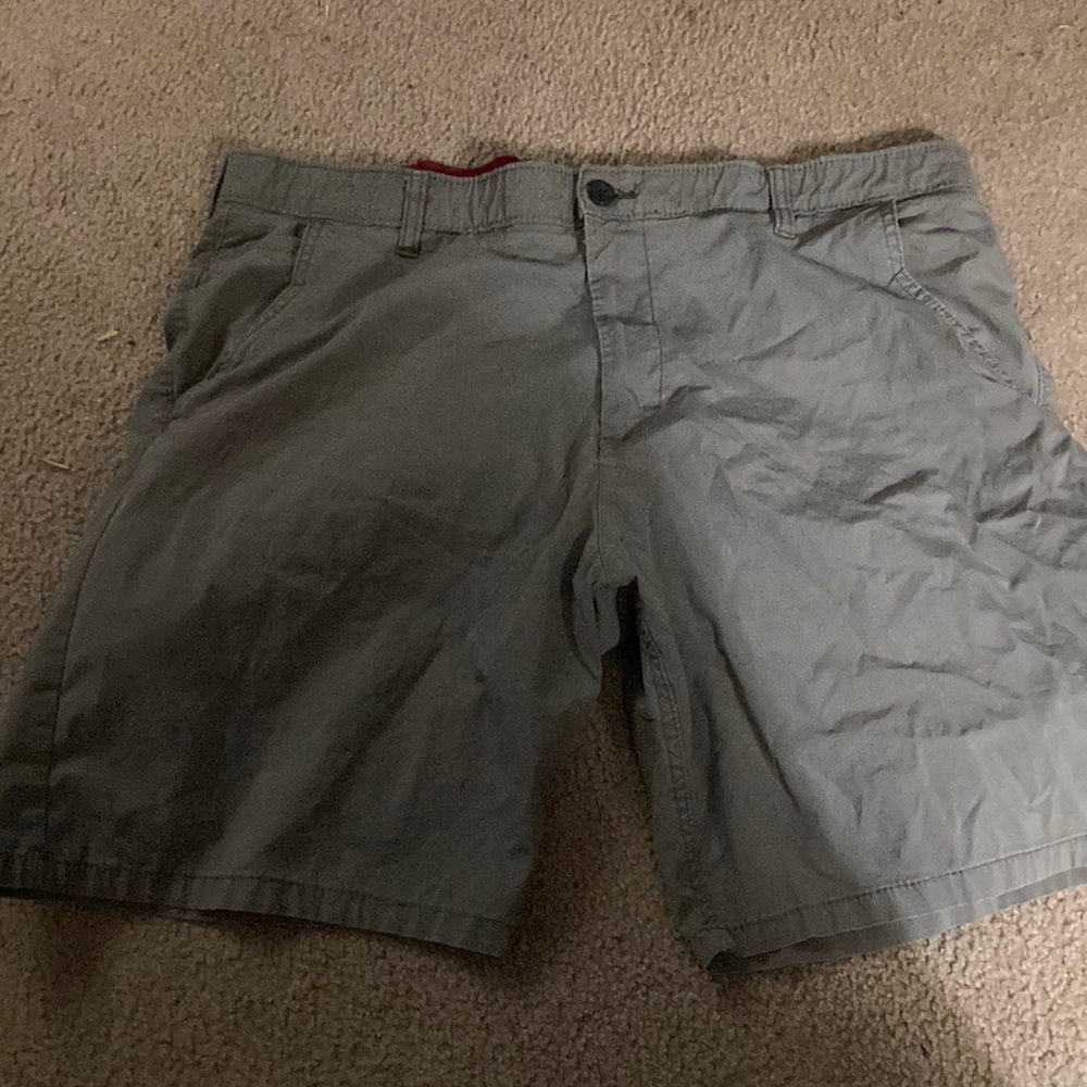 Wrangler gray men's shorts.